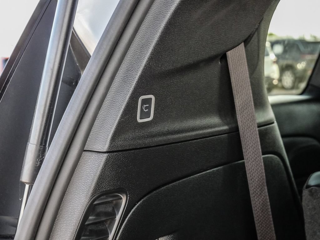 Used 2026 Chrysler Pacifica Select FWD image 12