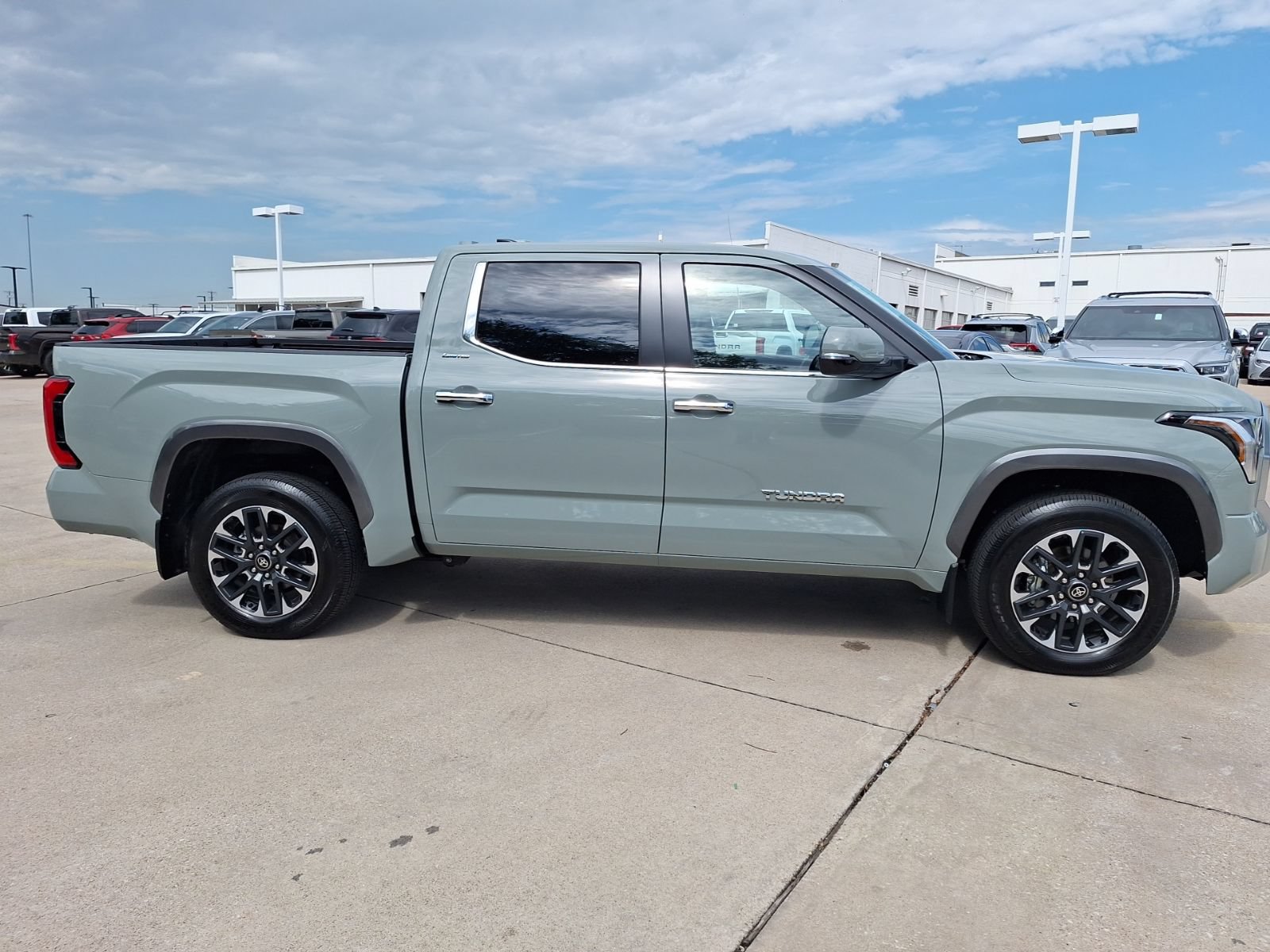 Used 2026 Toyota Tundra Limited AWD/4WD image 7