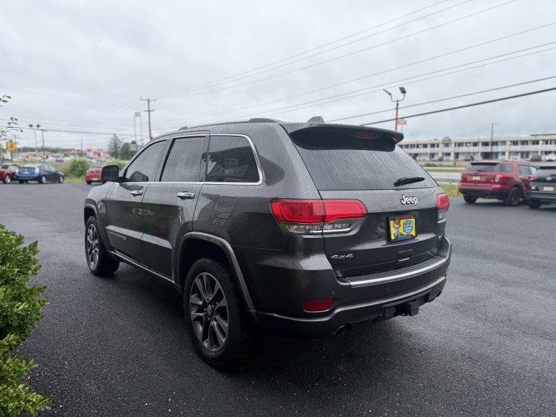 Used 2017 Jeep Grand Cherokee Overland w/ Jeep Active Safety Group AWD/4WD image 8