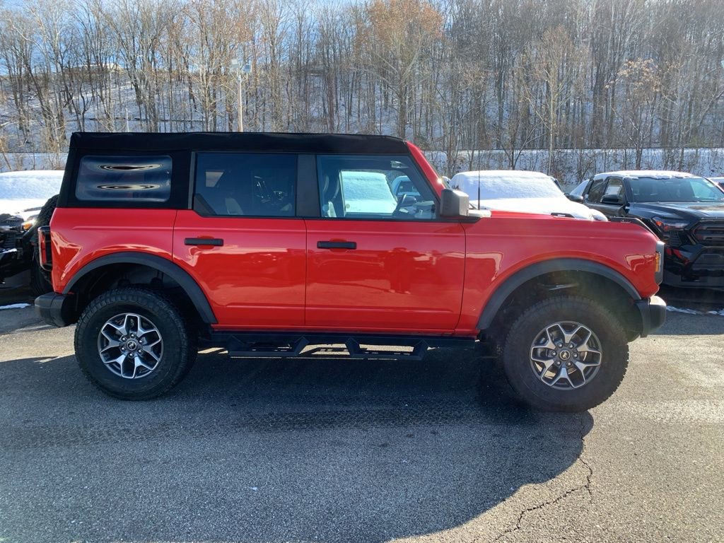 Used 2023 Ford Bronco Badlands image 3