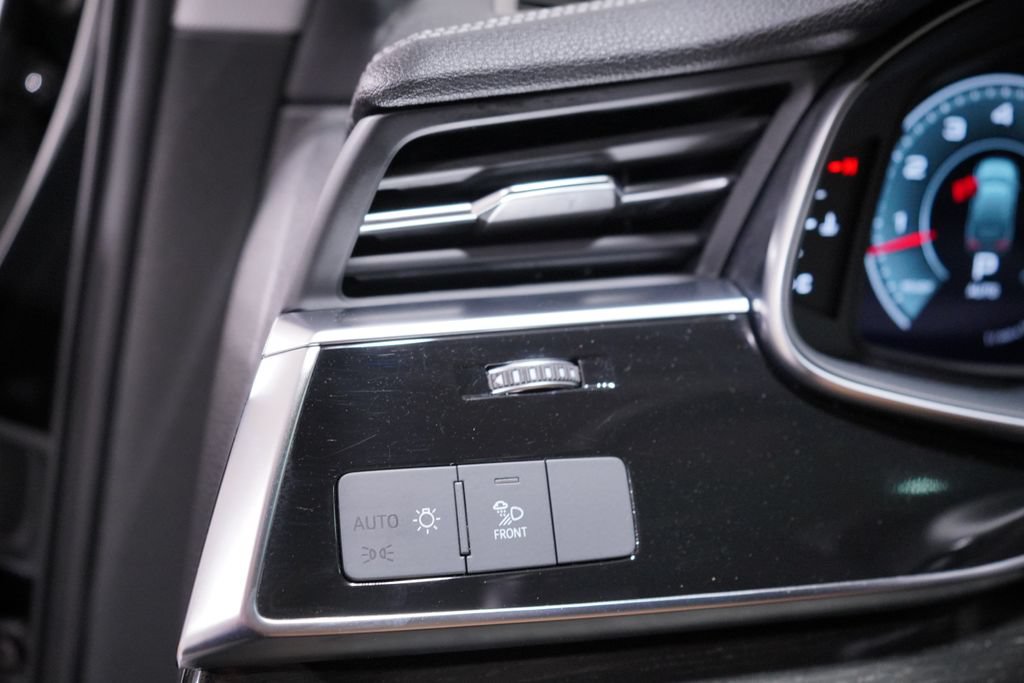 Used 2023 Audi Q7 3.0T Premium w/ Convenience Package AWD/4WD image 23