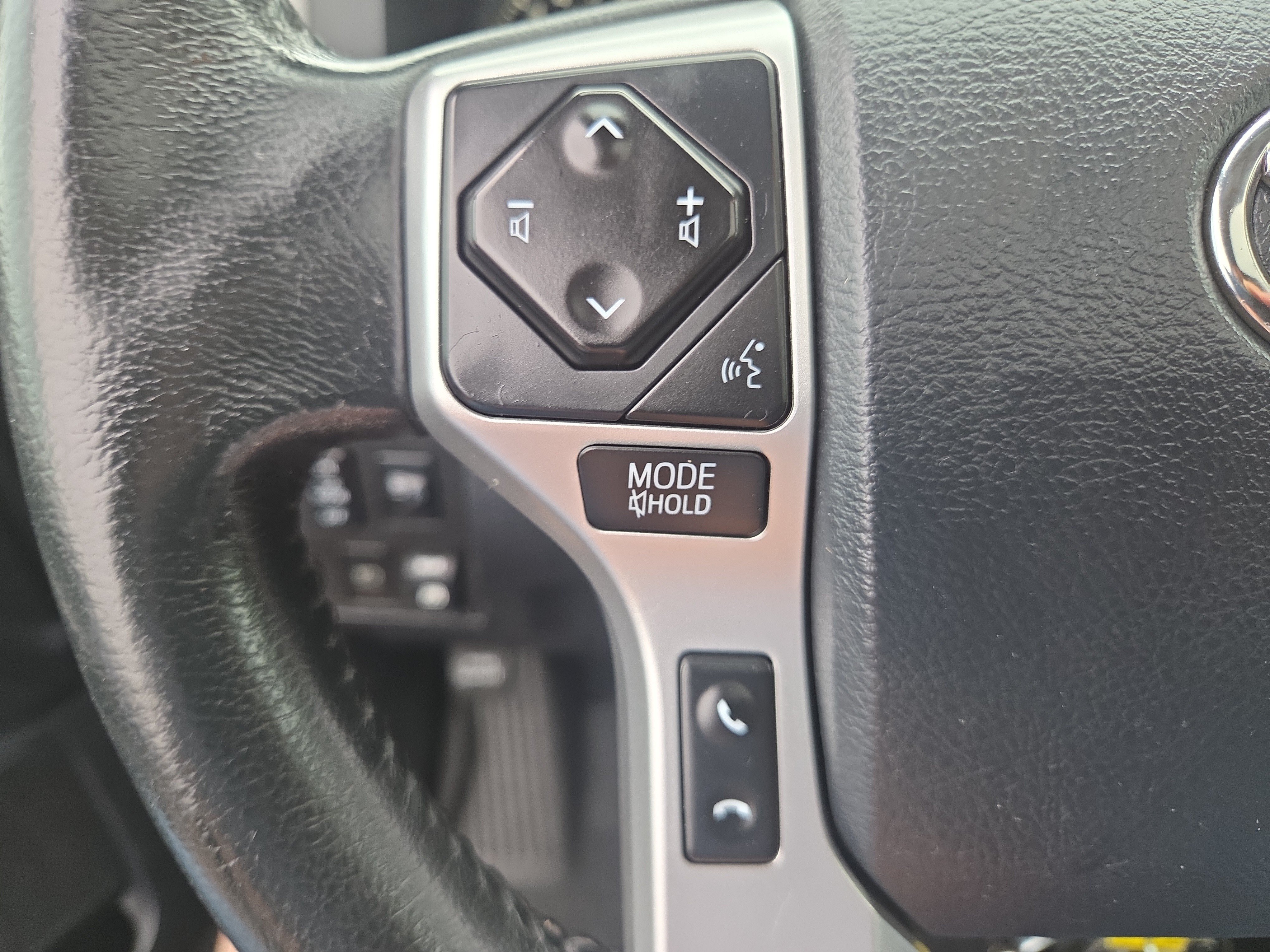 Used 2018 Toyota Tundra Limited w/ Limited Premium Package AWD/4WD image 27