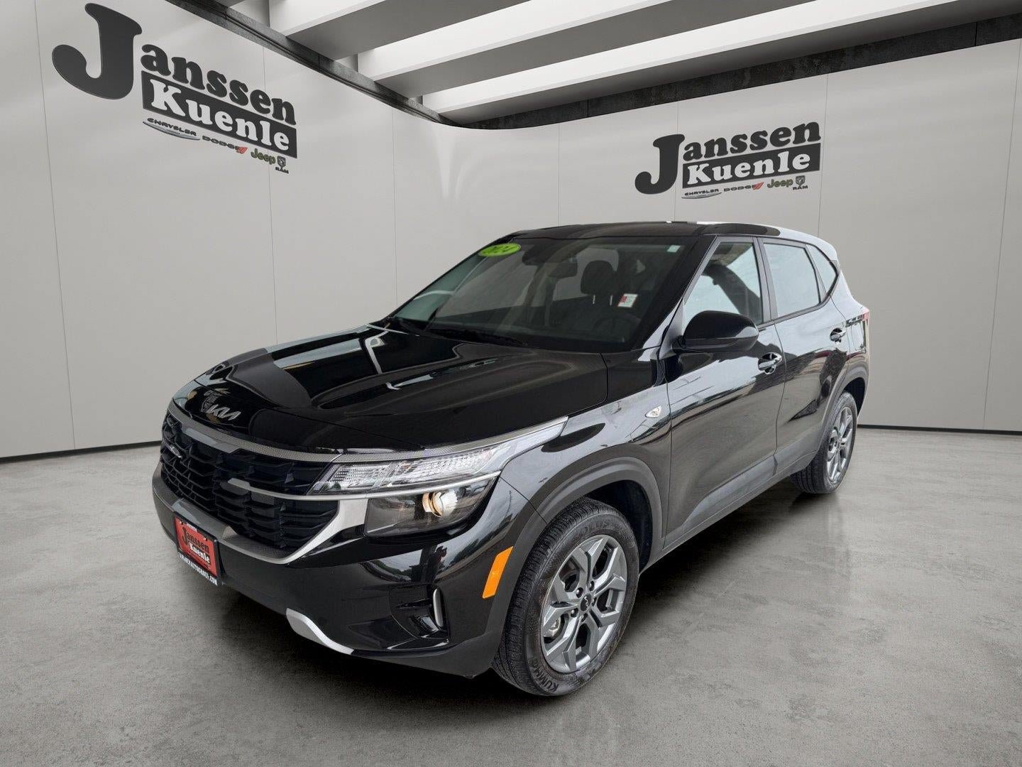 Used 2026 Kia Seltos LX AWD/4WD image 5