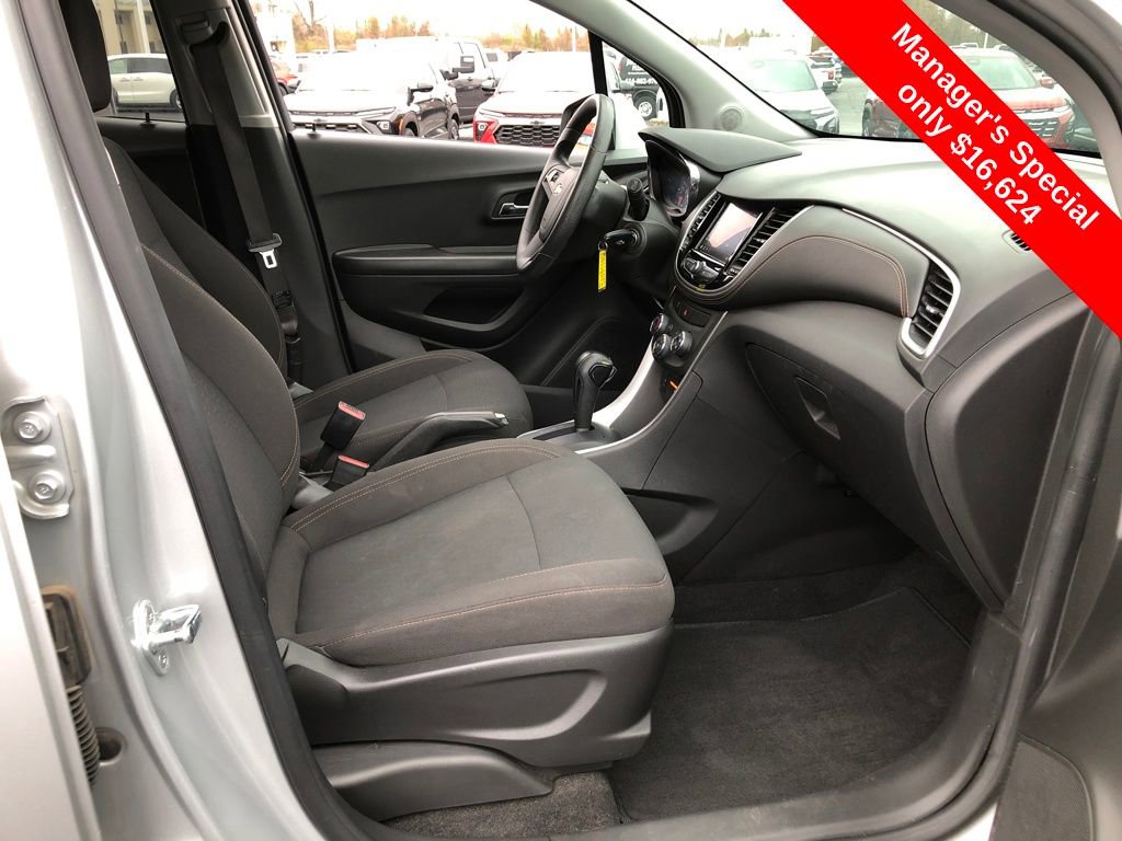 Used 2022 Chevrolet Trax LS w/ Tint and Cruise Package image 22