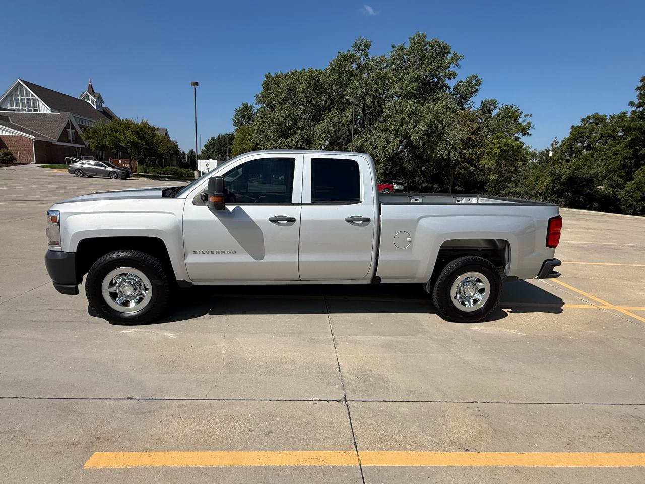 Used 2017 Chevrolet Silverado 1500 W/T AWD/4WD image 3
