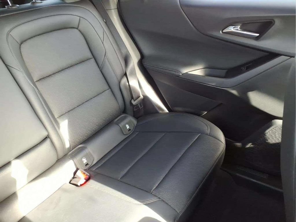 Used 2026 Chevrolet Equinox LT w/ Convenience Package II FWD image 19