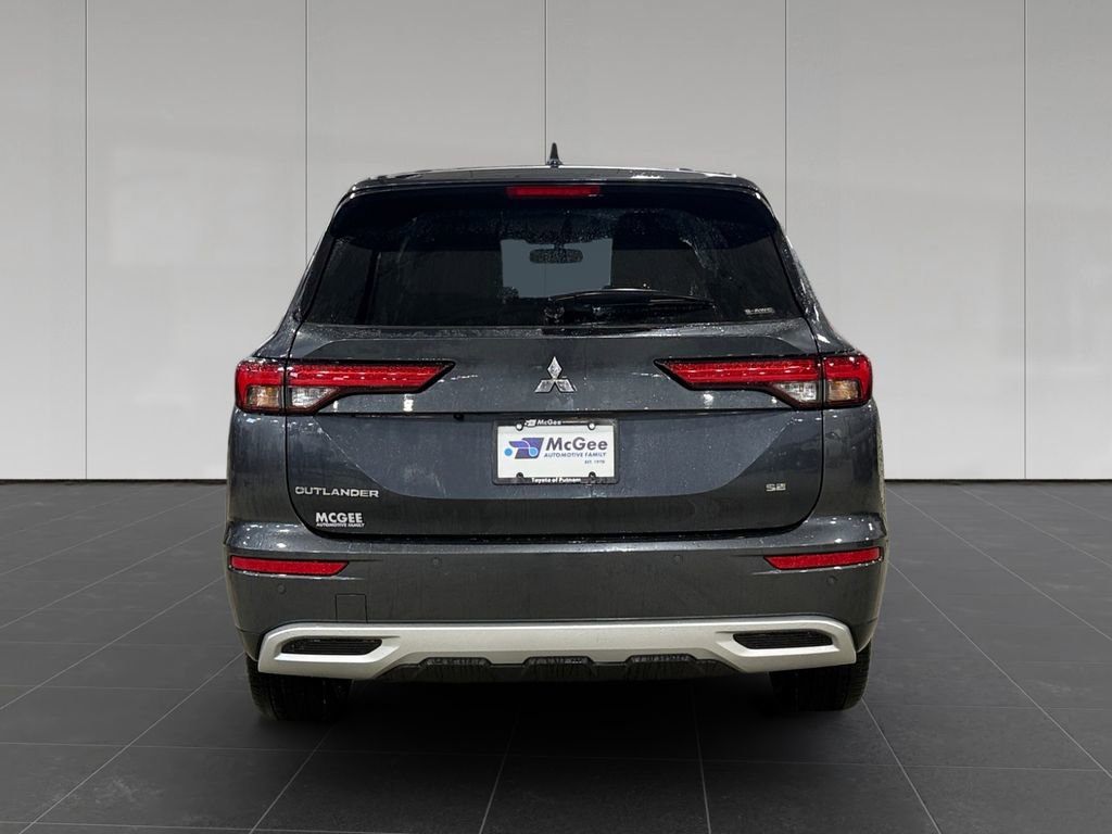 Used 2024 Mitsubishi Outlander SE Black Edition image 3