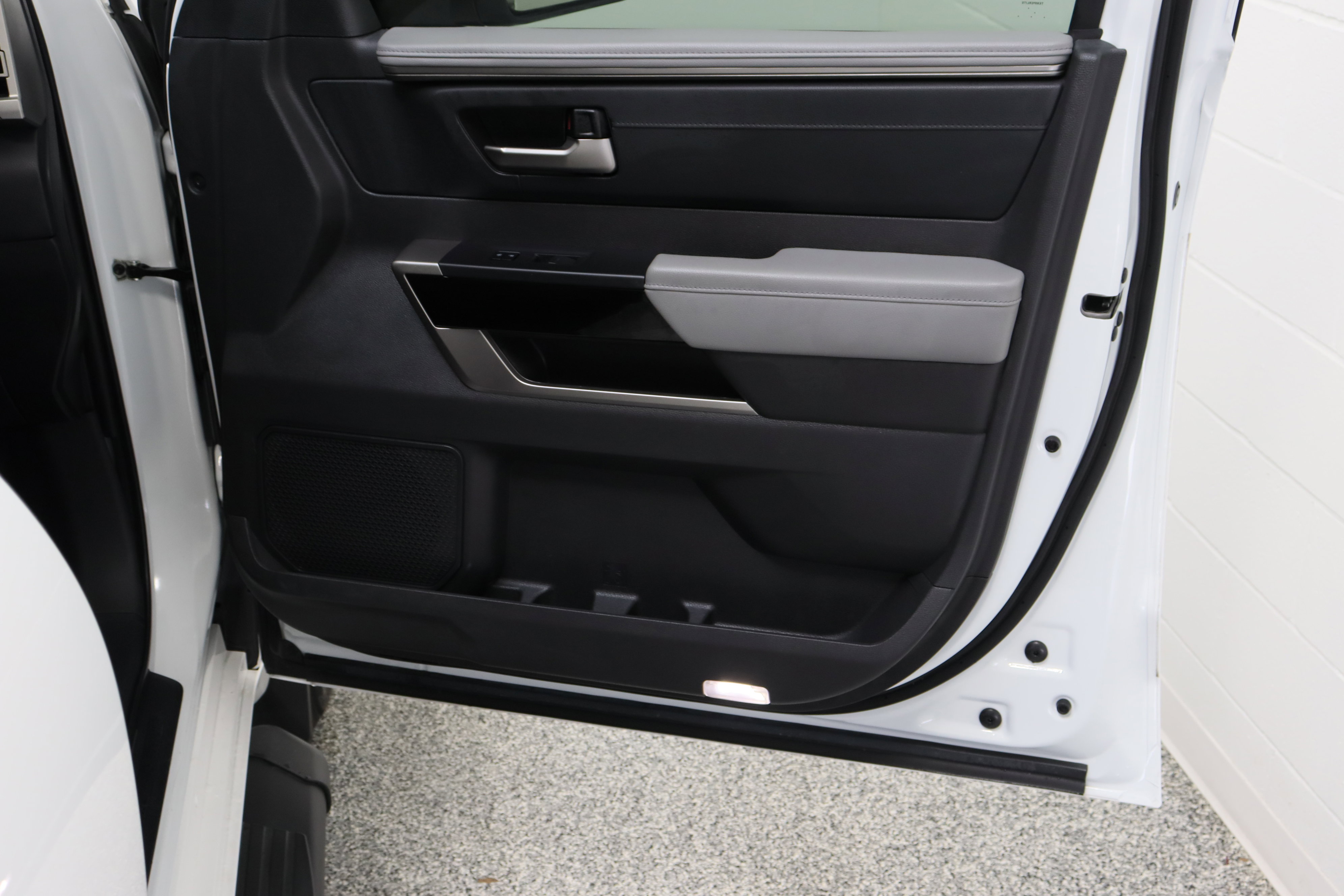 Used 2024 Toyota Tundra Limited image 39