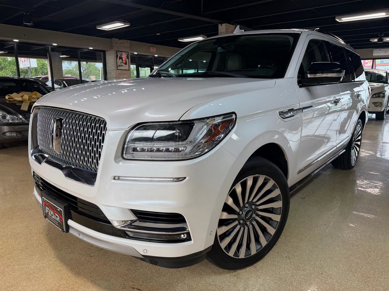 Used 2018 Lincoln Navigator Reserve w/ Technology Package AWD/4WD image 3