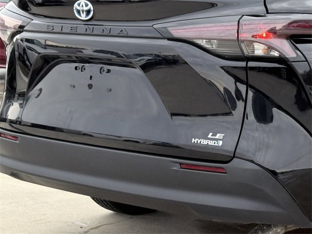 Certified 2024 Toyota Sienna LE image 5
