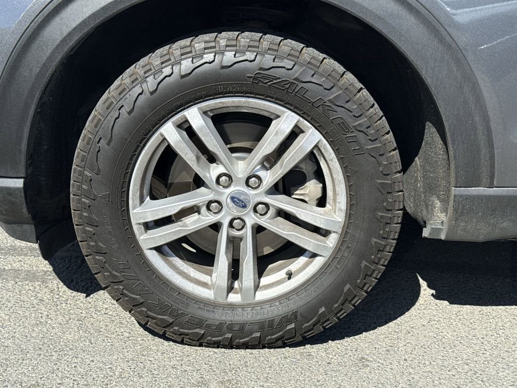 Used 2023 Ford Explorer XLT AWD/4WD image 12