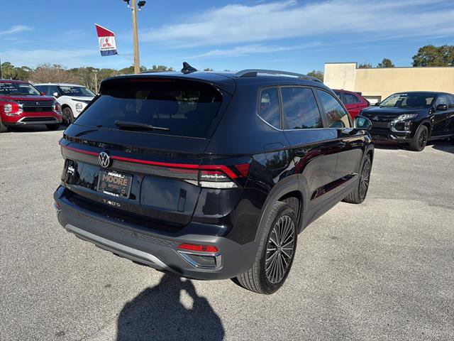 Certified 2025 Volkswagen Taos SE image 6