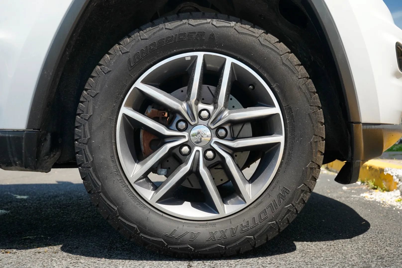 Used 2018 Jeep Grand Cherokee Limited AWD/4WD image 17