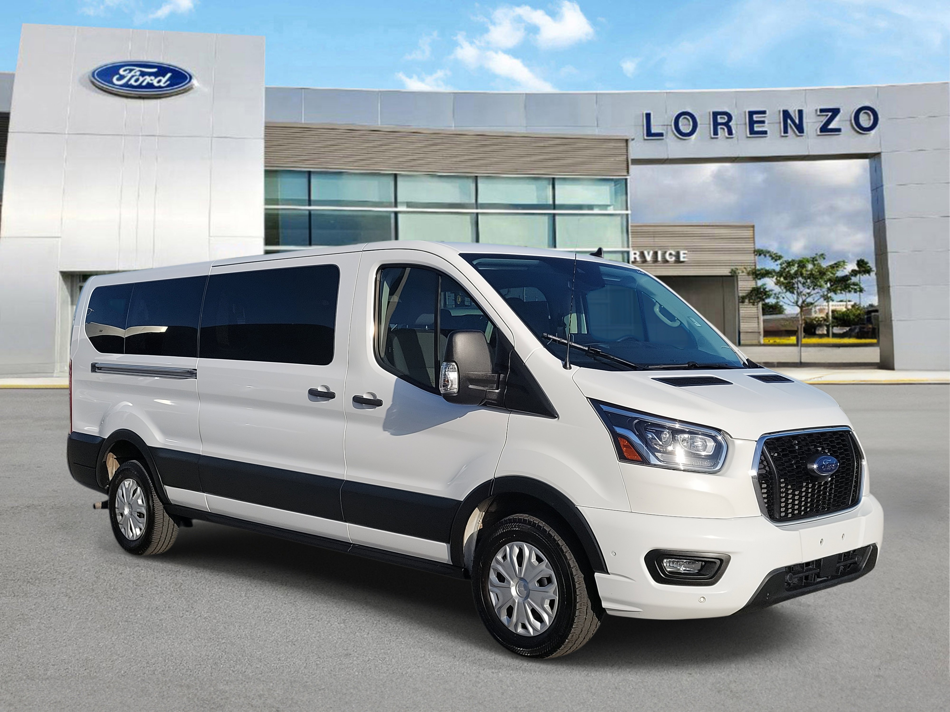 Used 2023 Ford Transit 350 XLT image 3