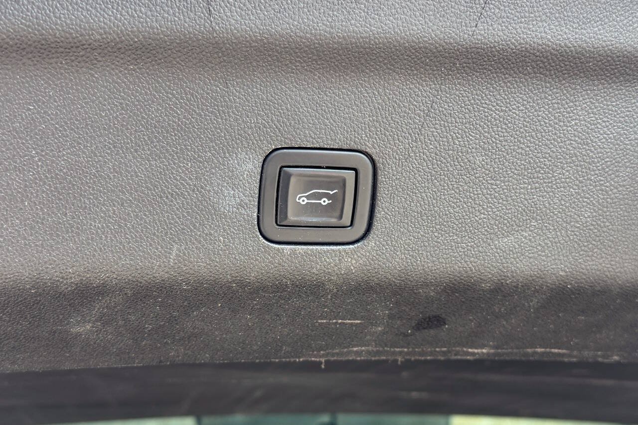 Used 2021 Chevrolet Tahoe LT w/ LT Signature Package AWD/4WD image 19