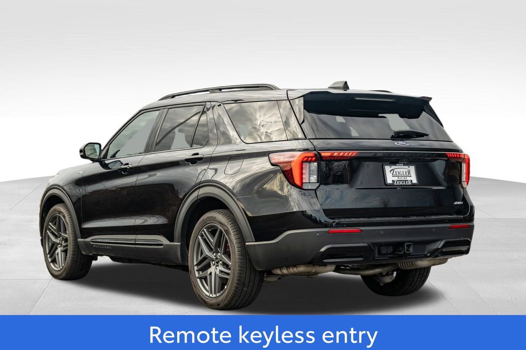 Used 2025 Ford Explorer ST-Line w/ ST-Line Street Pack image 5