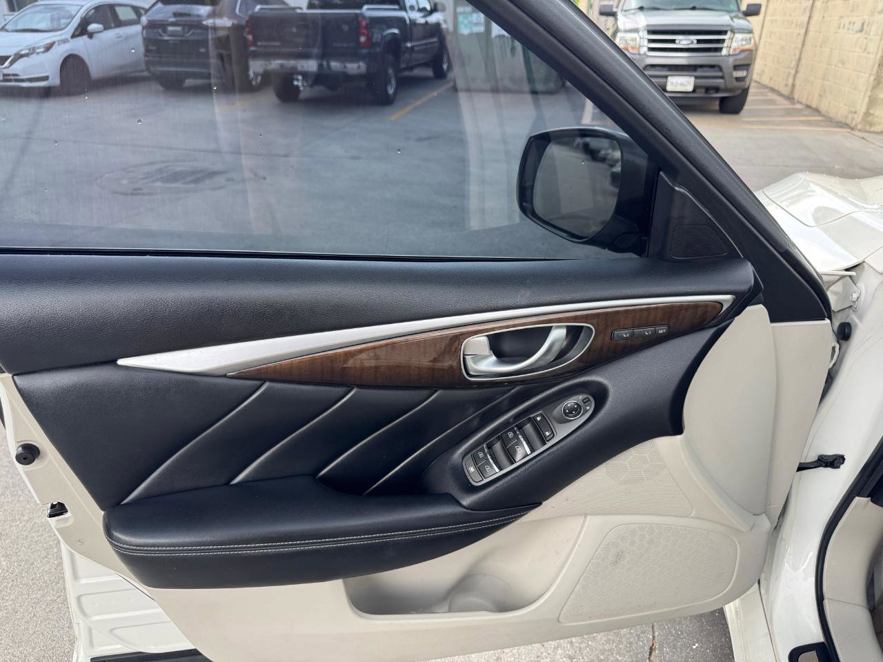 Used 2015 INFINITI Q50 Premium w/ Deluxe Touring Package AWD/4WD image 11