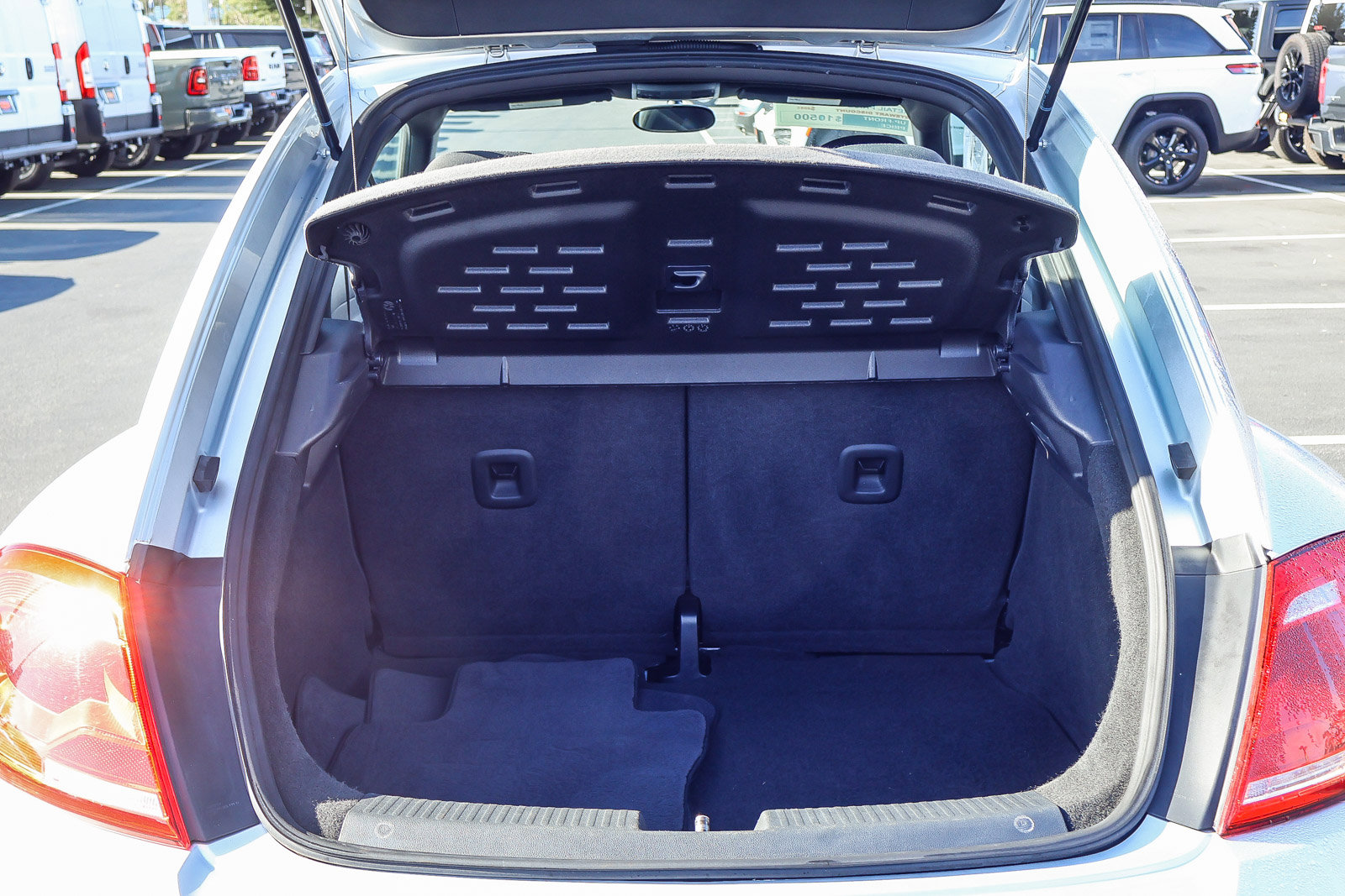 Used 2013 Volkswagen Beetle 2.5 image 13