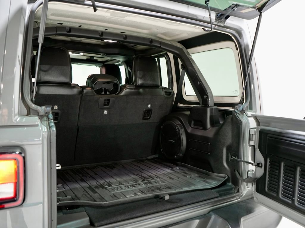 Used 2022 Jeep Wrangler Unlimited Sahara image 9