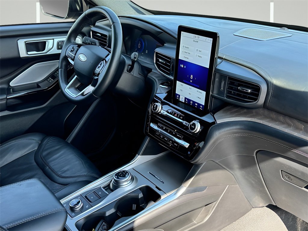 Used 2022 Ford Explorer Platinum w/ Equipment Group 601A image 6