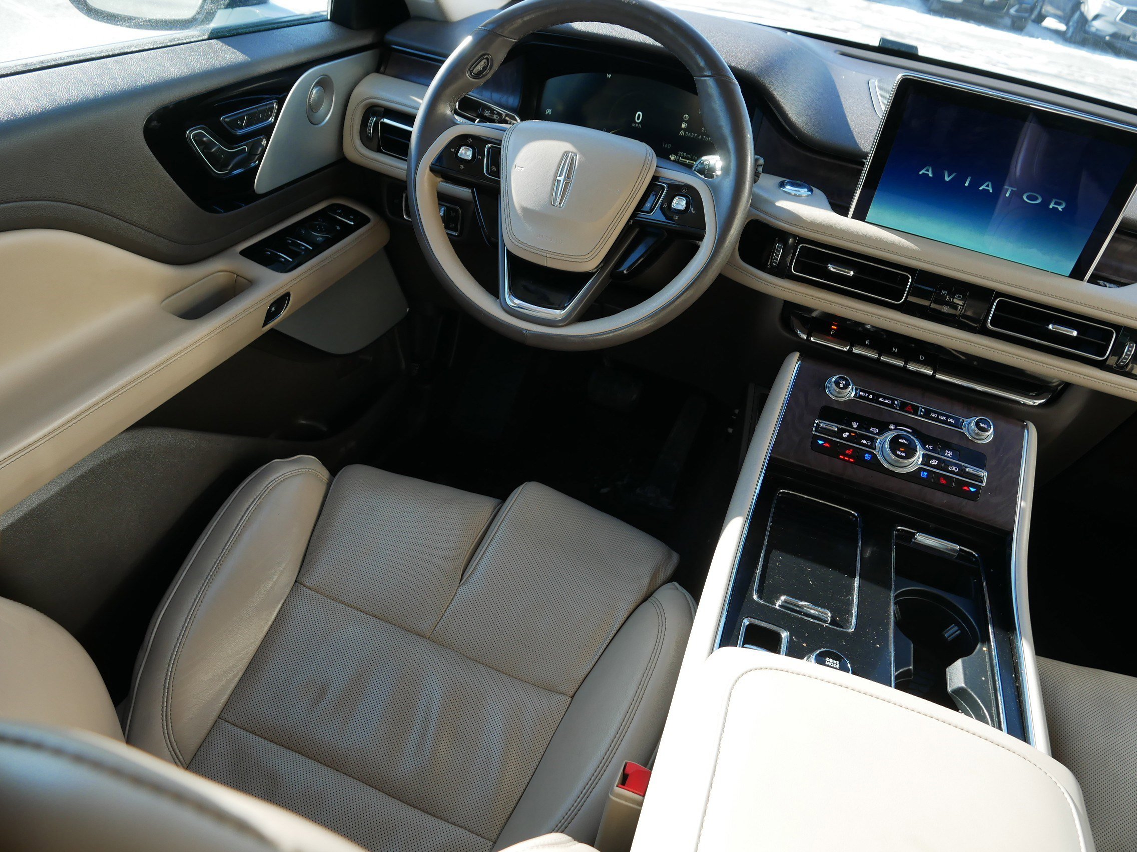 Used 2022 Lincoln Aviator Reserve w/ Equipment Group 201A AWD/4WD image 9