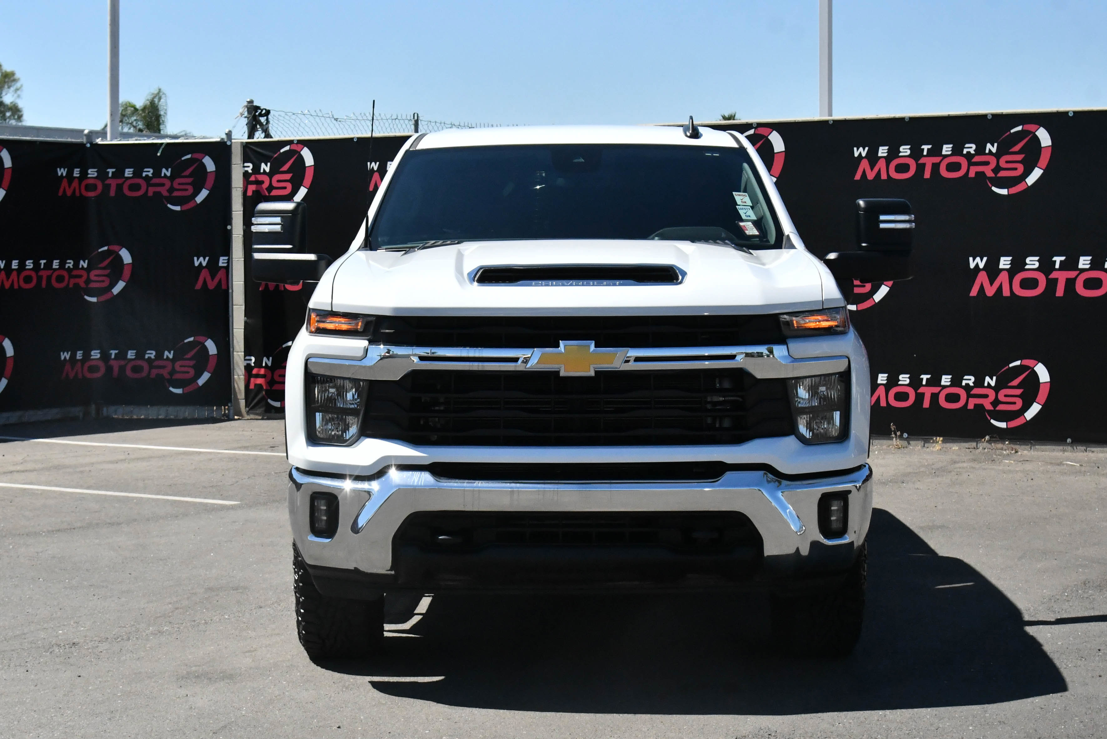 Used 2025 Chevrolet Silverado 2500 LT AWD/4WD image 2