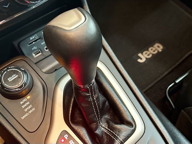 Used 2018 Jeep Cherokee Limited w/ High Altitude Package image 17