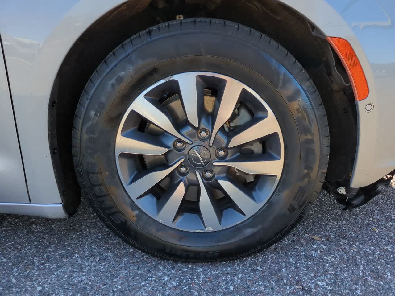 Used 2022 Chrysler Pacifica Limited FWD image 11