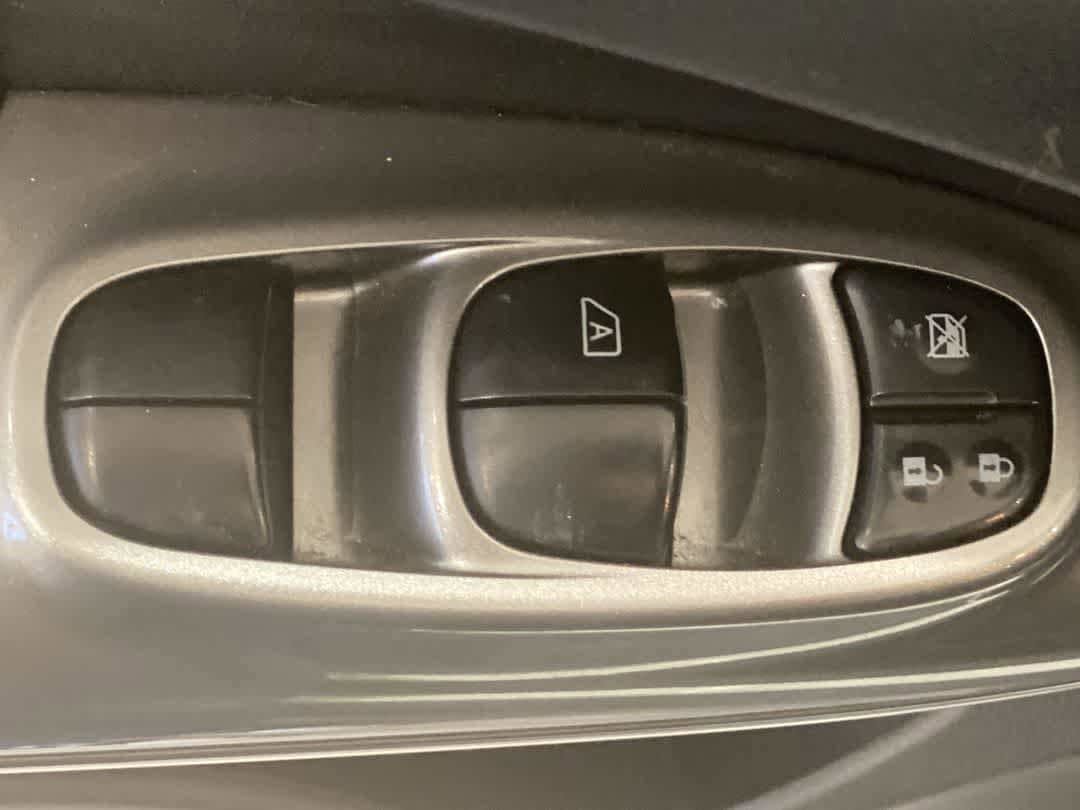 Used 2013 Nissan Juke SV image 16
