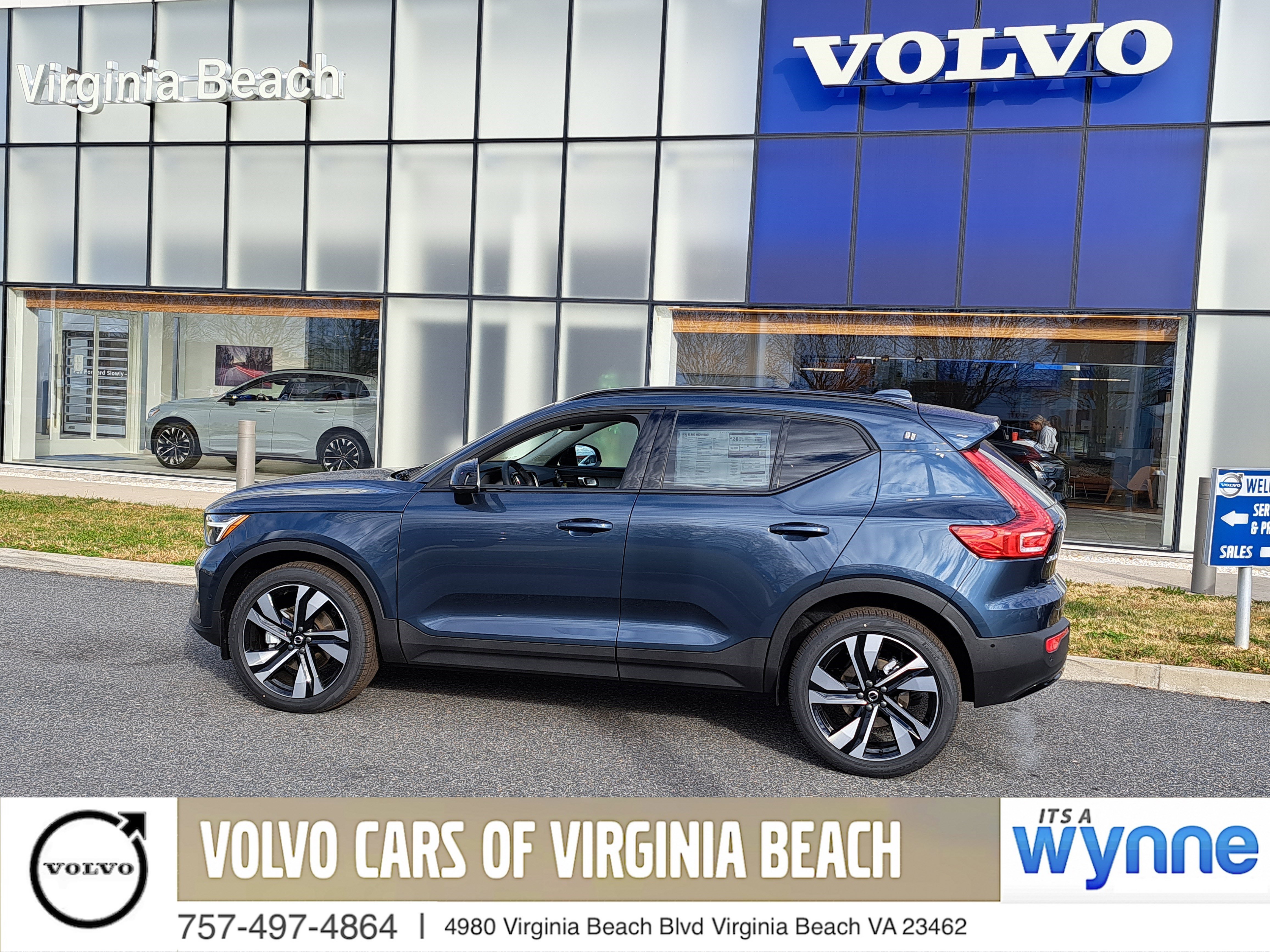 New 2026 Volvo XC40 B5 Ultra w/ Protection Package Premier