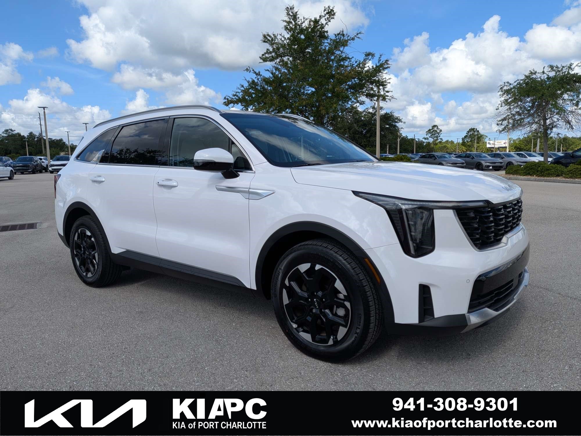 Certified 2025 Kia Sorento S w/ Panoramic Sunroof Package