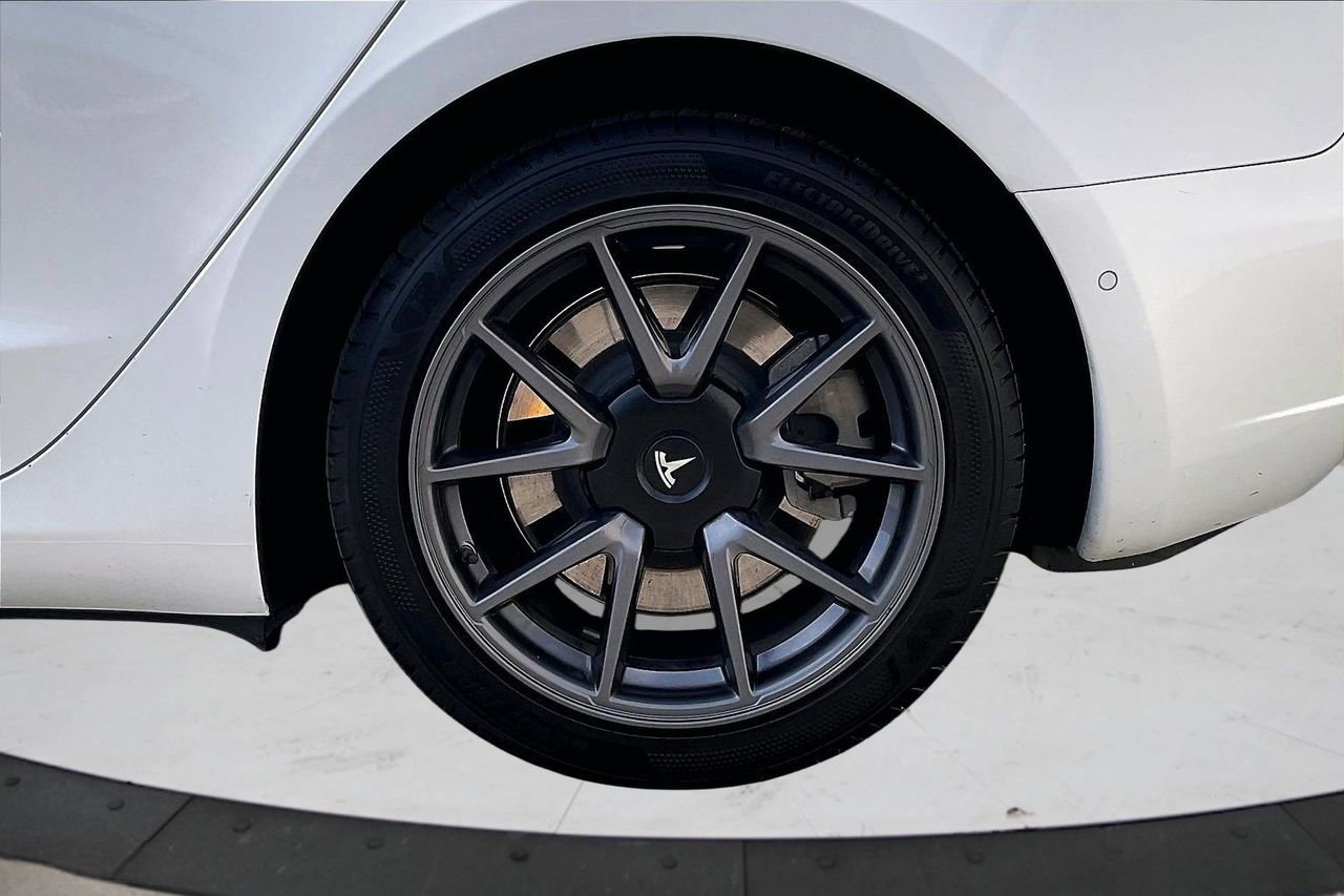 Used 2022 Tesla Model 3 Long Range image 37