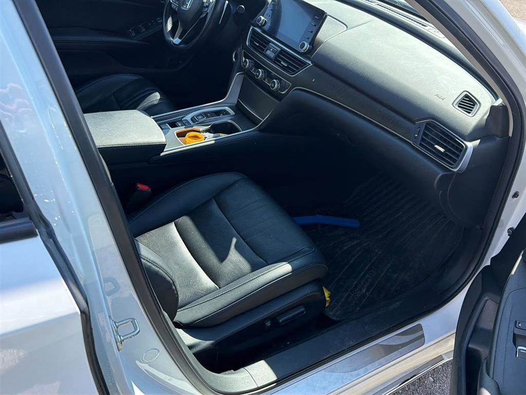 Used 2018 Honda Accord Touring image 19