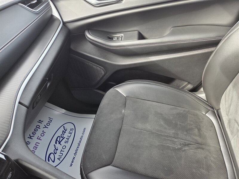 Used 2024 Jeep Grand Cherokee L Laredo image 22
