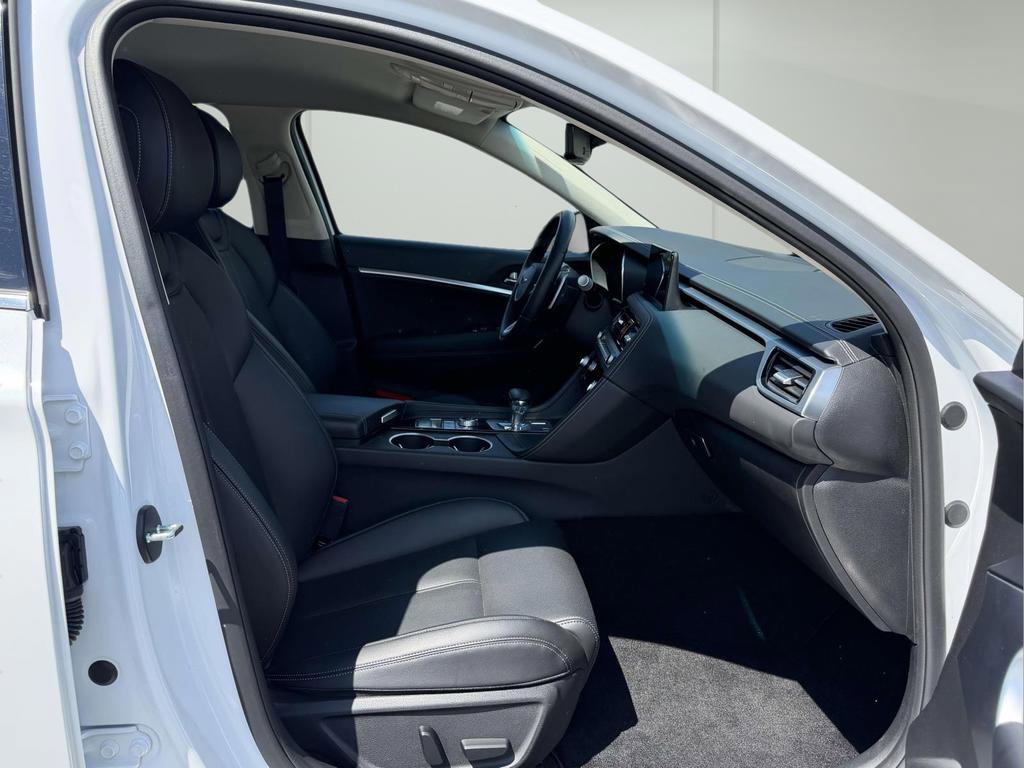 Used 2025 Genesis G70 2.5T image 11