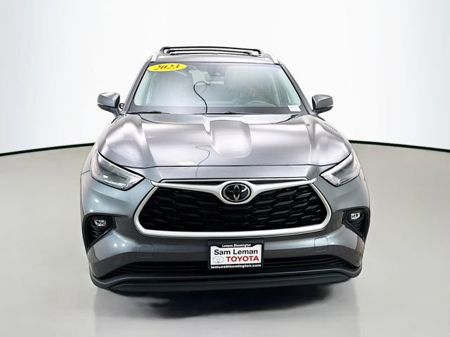 Used 2023 Toyota Highlander XLE image 2