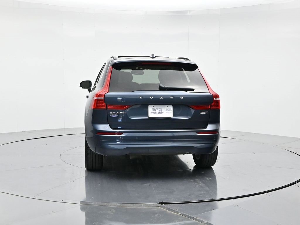 Used 2022 Volvo XC60 B5 Momentum image 8