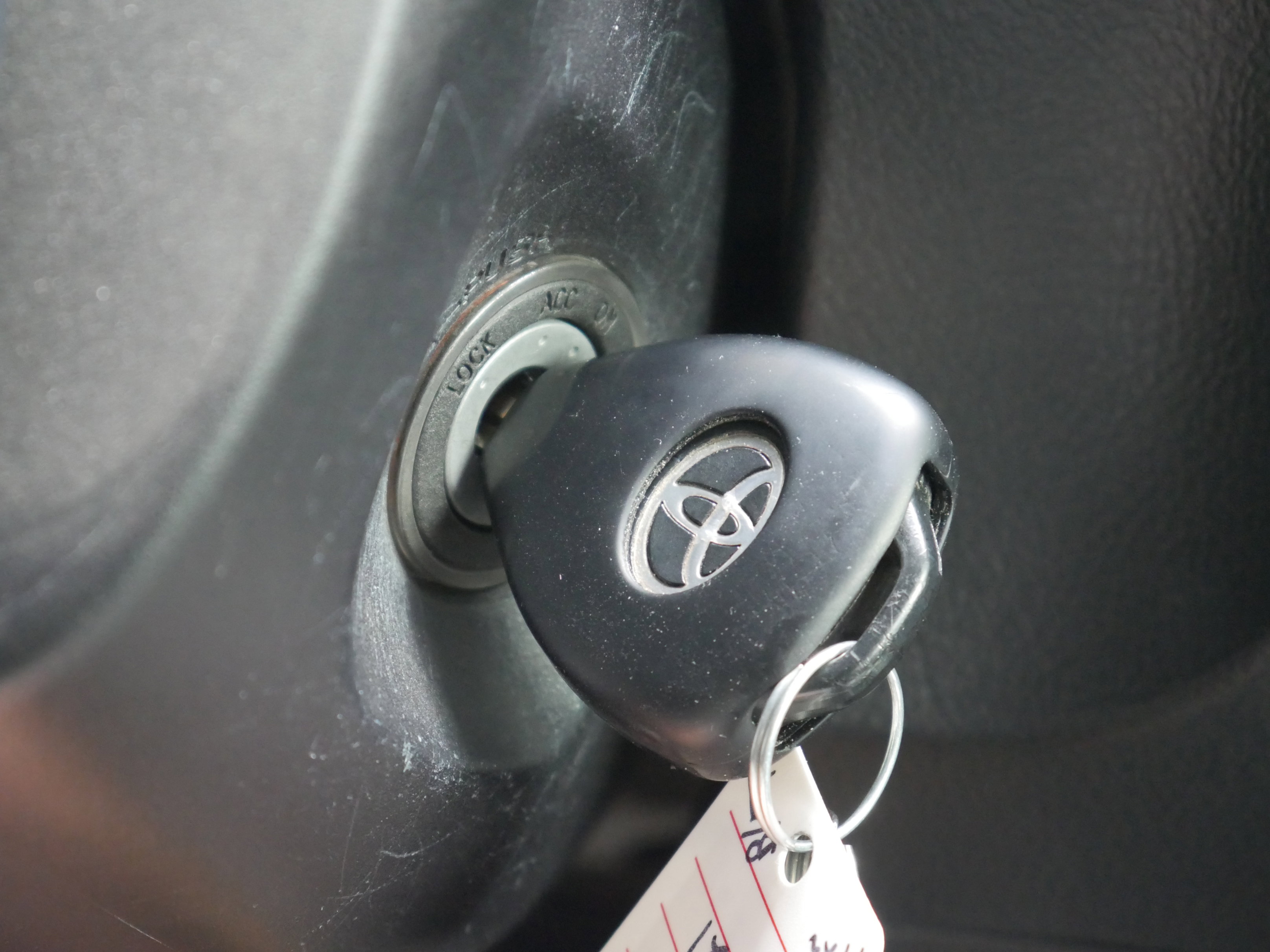 Used 2018 Toyota 4Runner SR5 AWD/4WD image 8