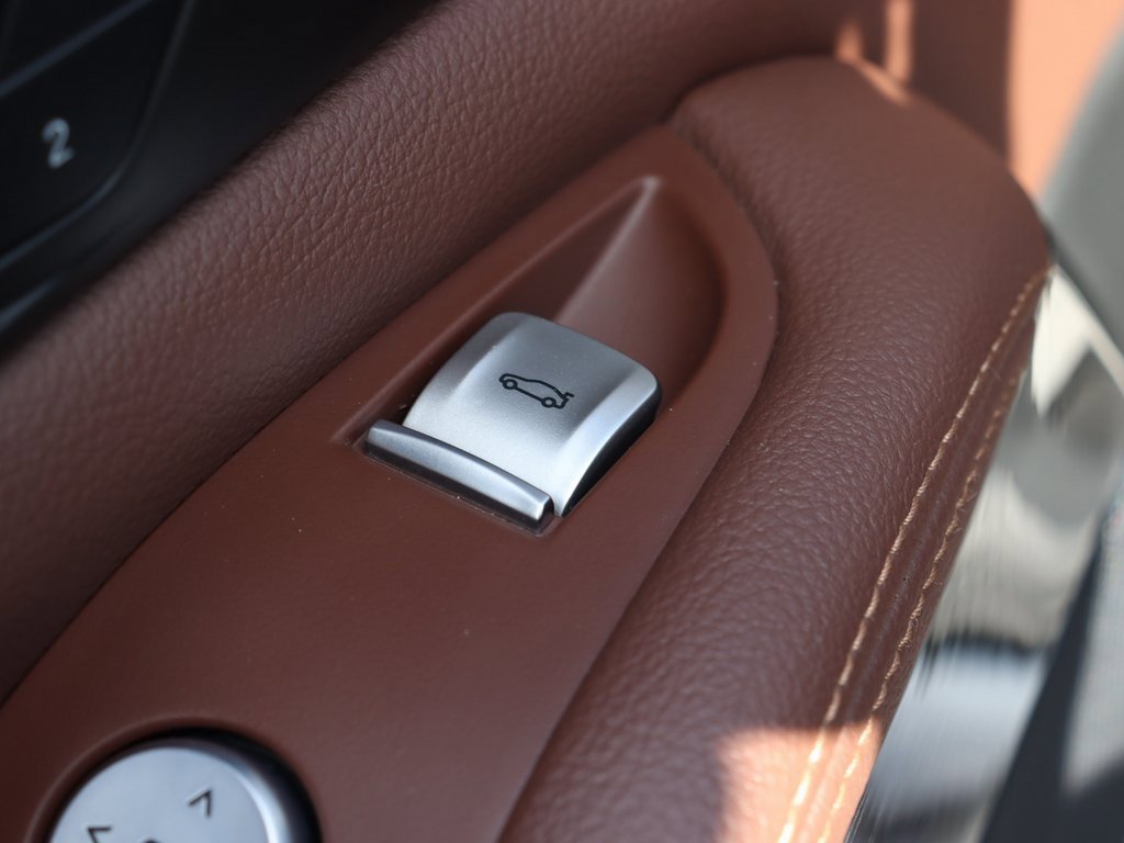 Used 2022 BMW X7 xDrive40i w/ M Sport Package image 16