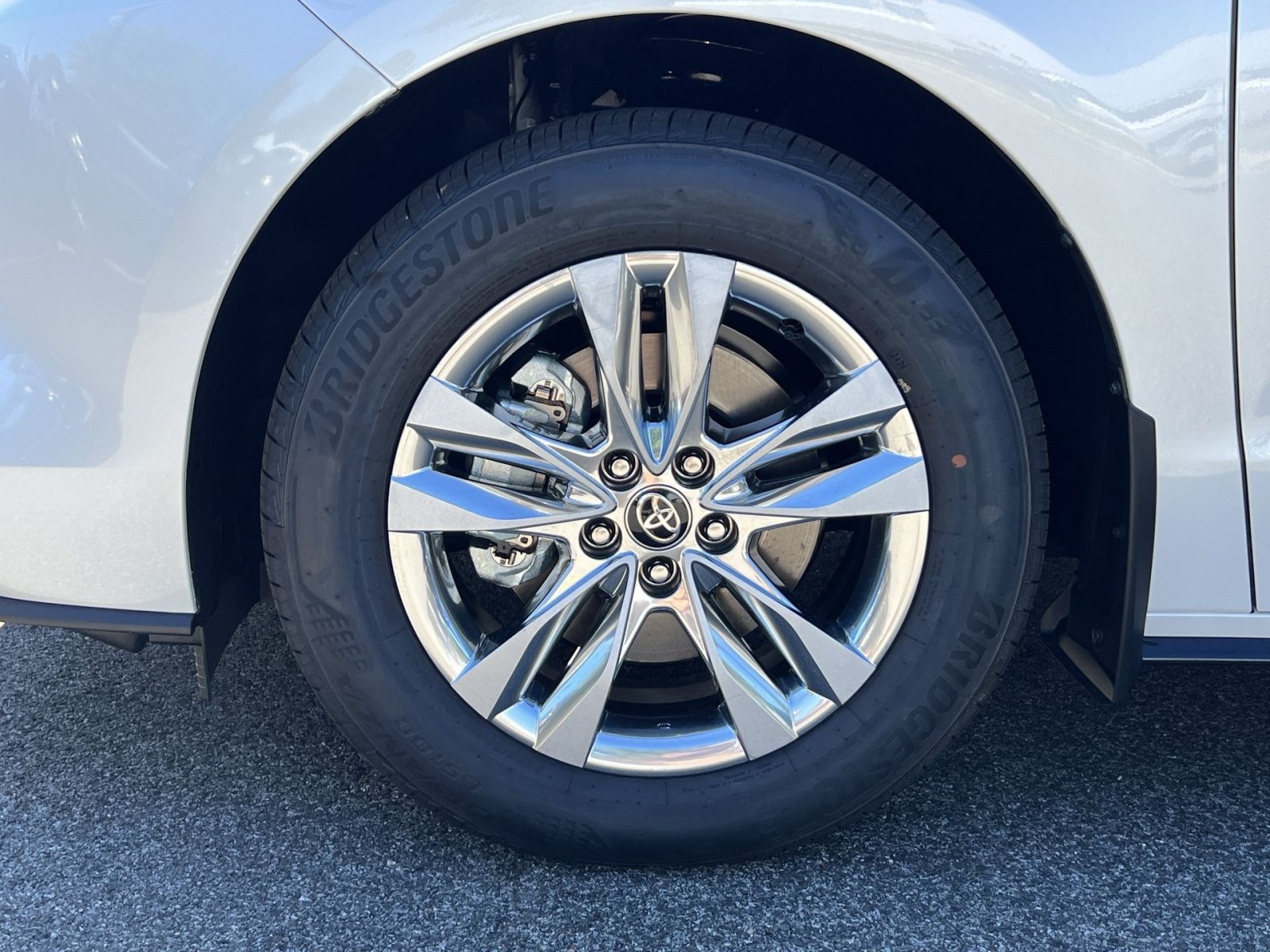 New 2026 Toyota Sienna Limited AWD/4WD image 5