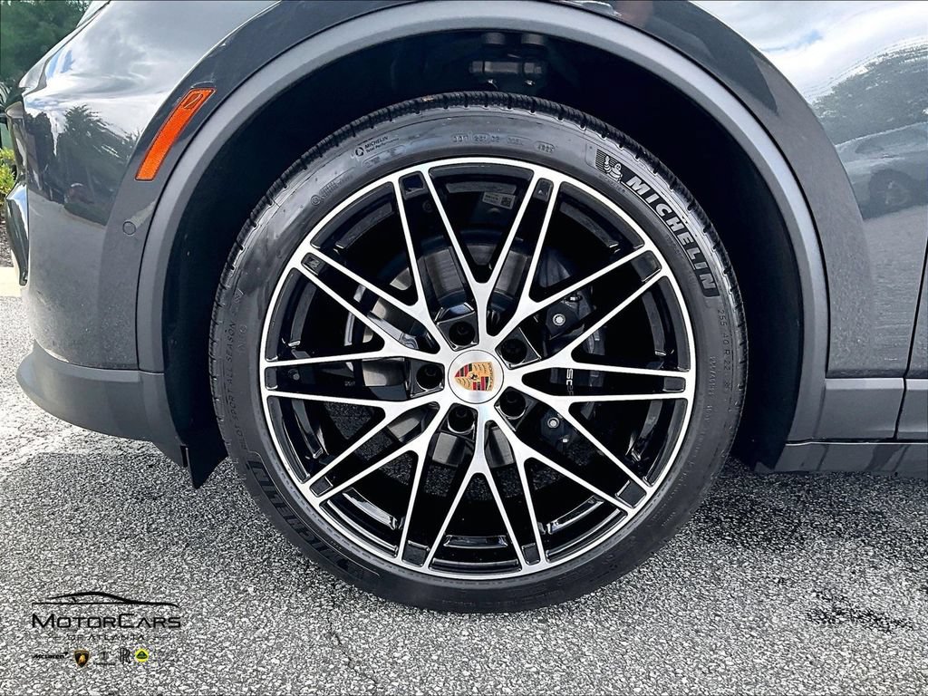 Used 2026 Porsche Macan Electric RWD image 9