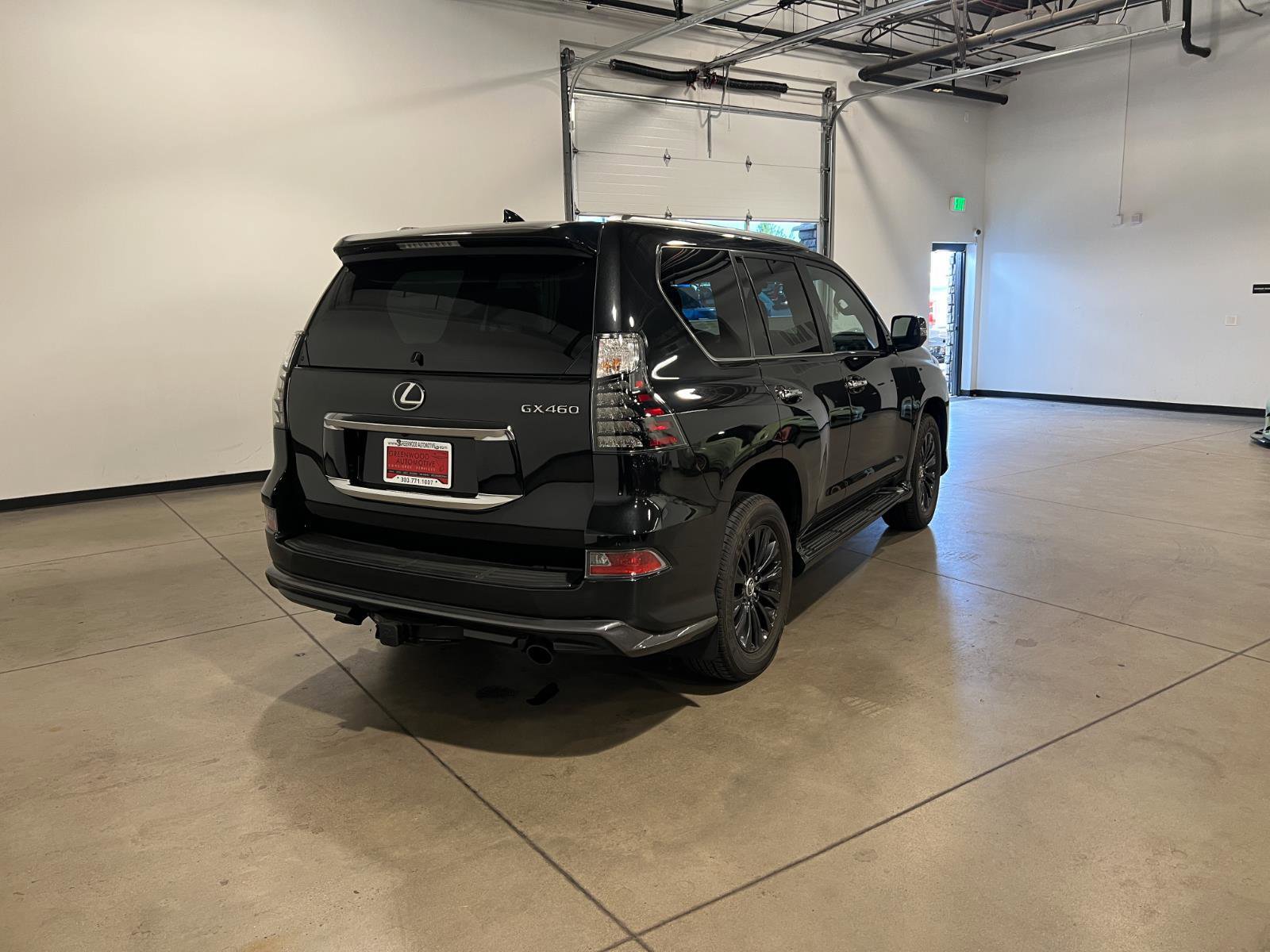 Used 2023 Lexus GX 460 Luxury w/ Sport Design Package AWD/4WD image 3
