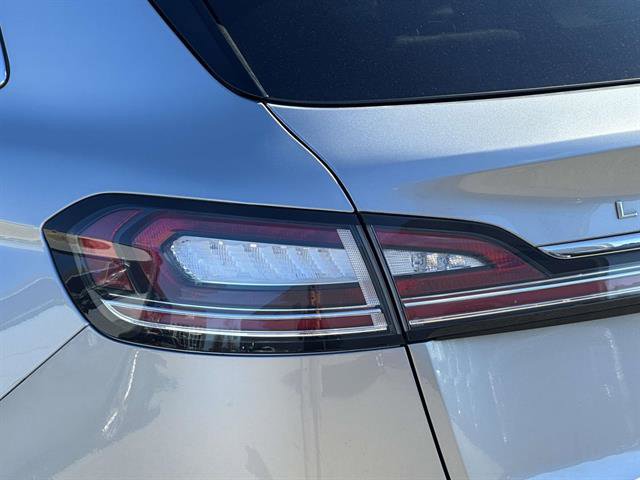 Used 2022 Lincoln Nautilus Reserve AWD/4WD image 9