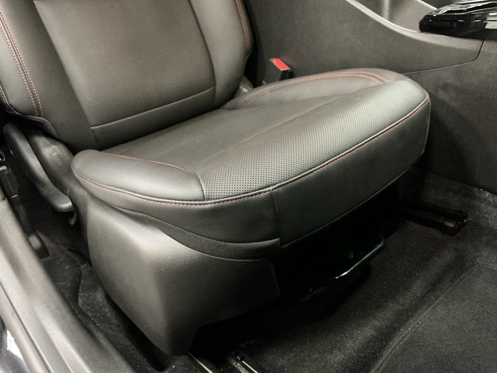 Certified 2024 Chevrolet Trax RS FWD image 34