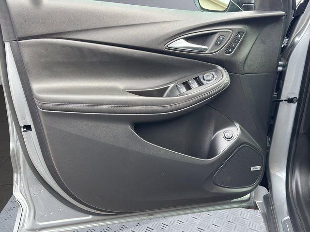 Used 2025 Buick Encore GX Avenir w/ Avenir Technology Package image 13