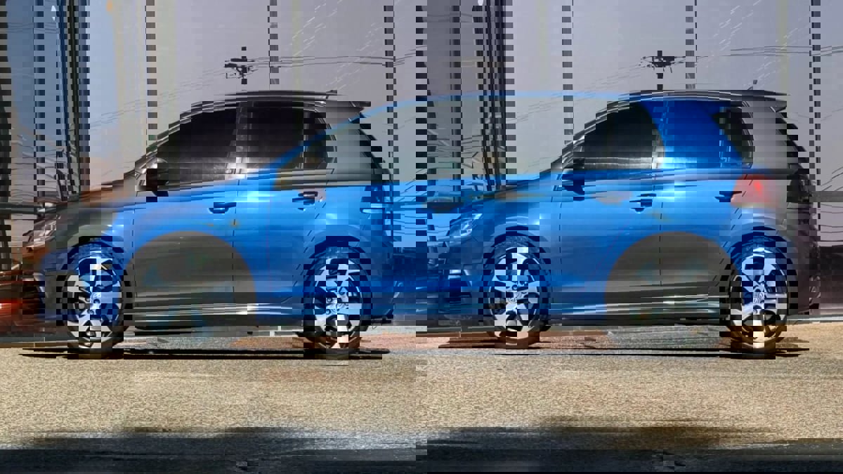 Used 2013 Volkswagen Golf R 4-Door image 5