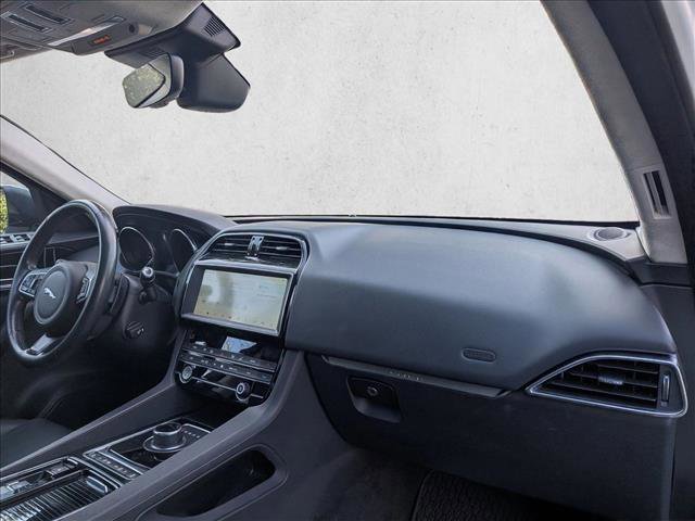 Used 2020 Jaguar F-PACE Premium image 21