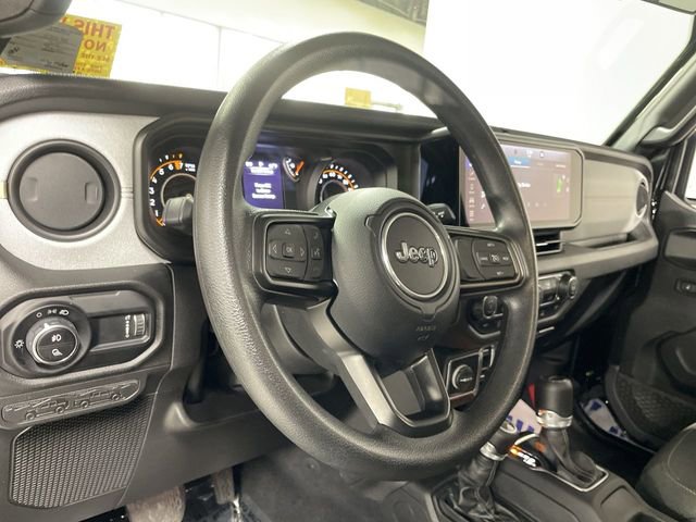 Used 2025 Jeep Gladiator Sport image 14