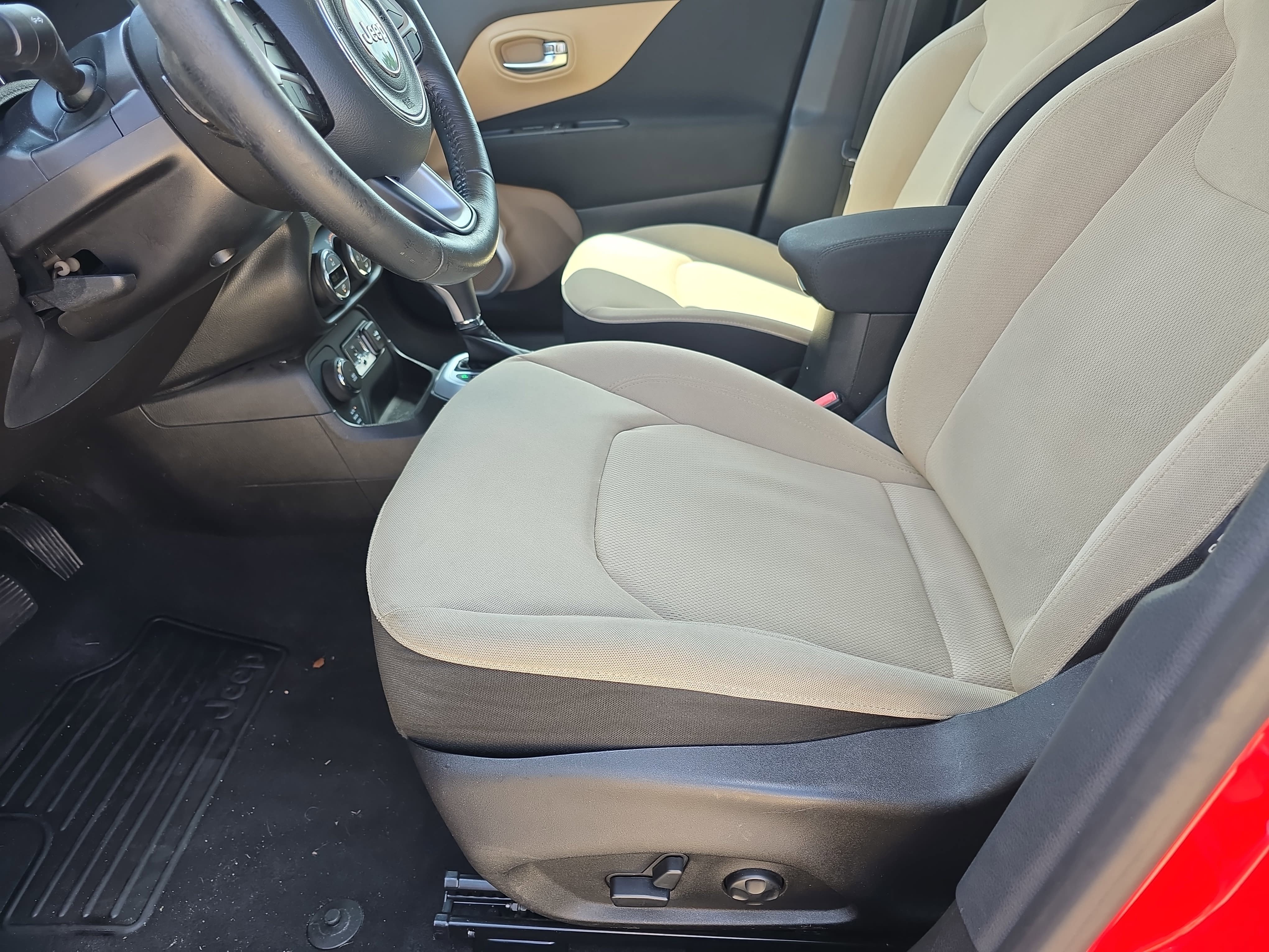 Used 2016 Jeep Renegade Latitude w/ Popular Equipment Group AWD/4WD image 28