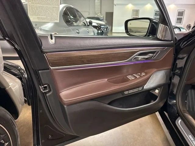 Used 2018 BMW 750i RWD image 14
